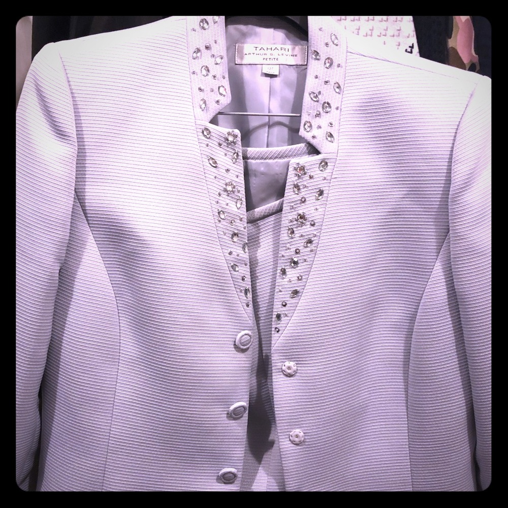 Elegant Tahari 2-Piece Suit